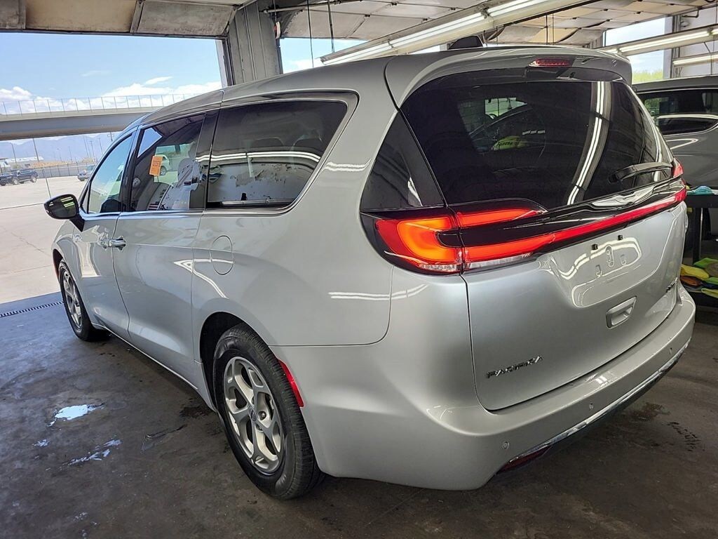 Certified 2024 Chrysler Pacifica Limited Minivan/Van