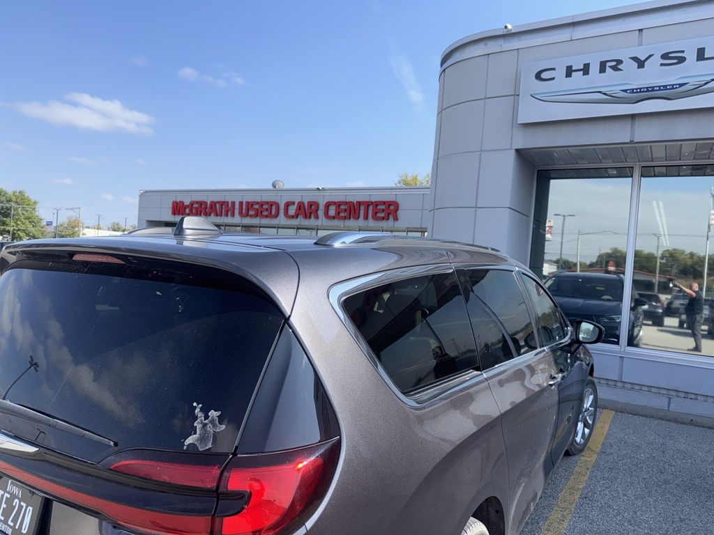 2021 Chrysler Pacifica Touring L photo 3