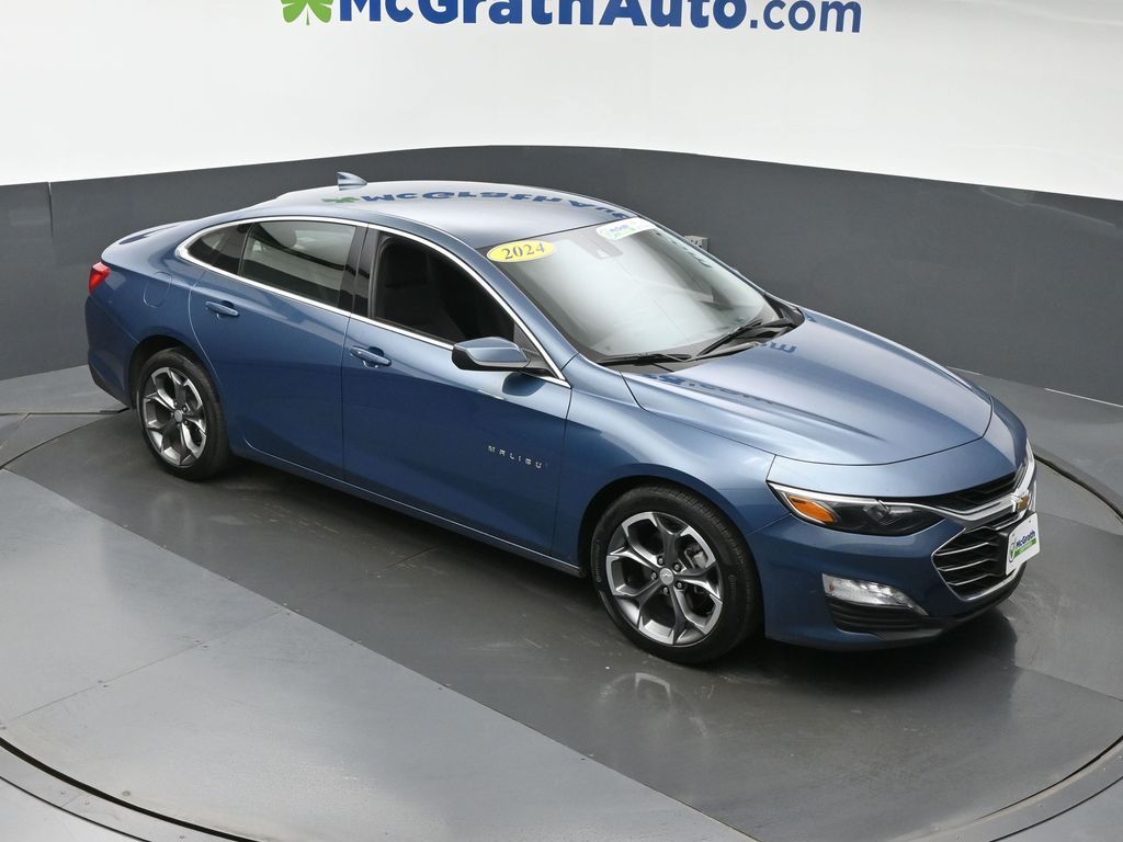 2024 Chevrolet Malibu 1LT photo 2
