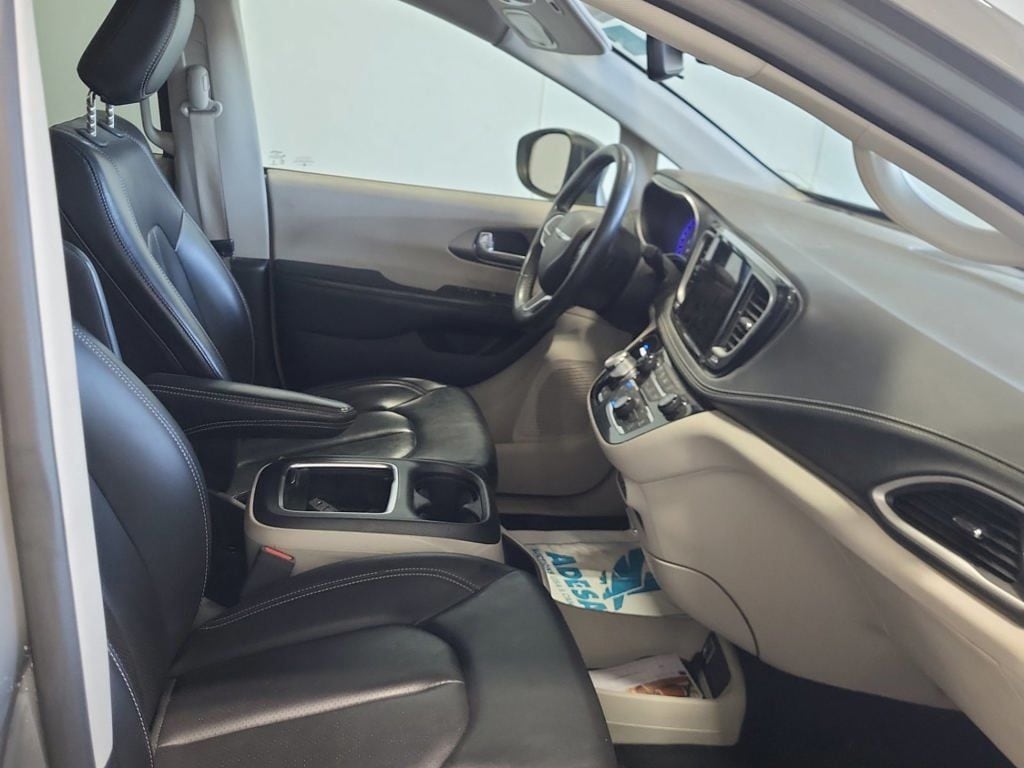 Certified 2023 Chrysler Pacifica Touring L Minivan/Van