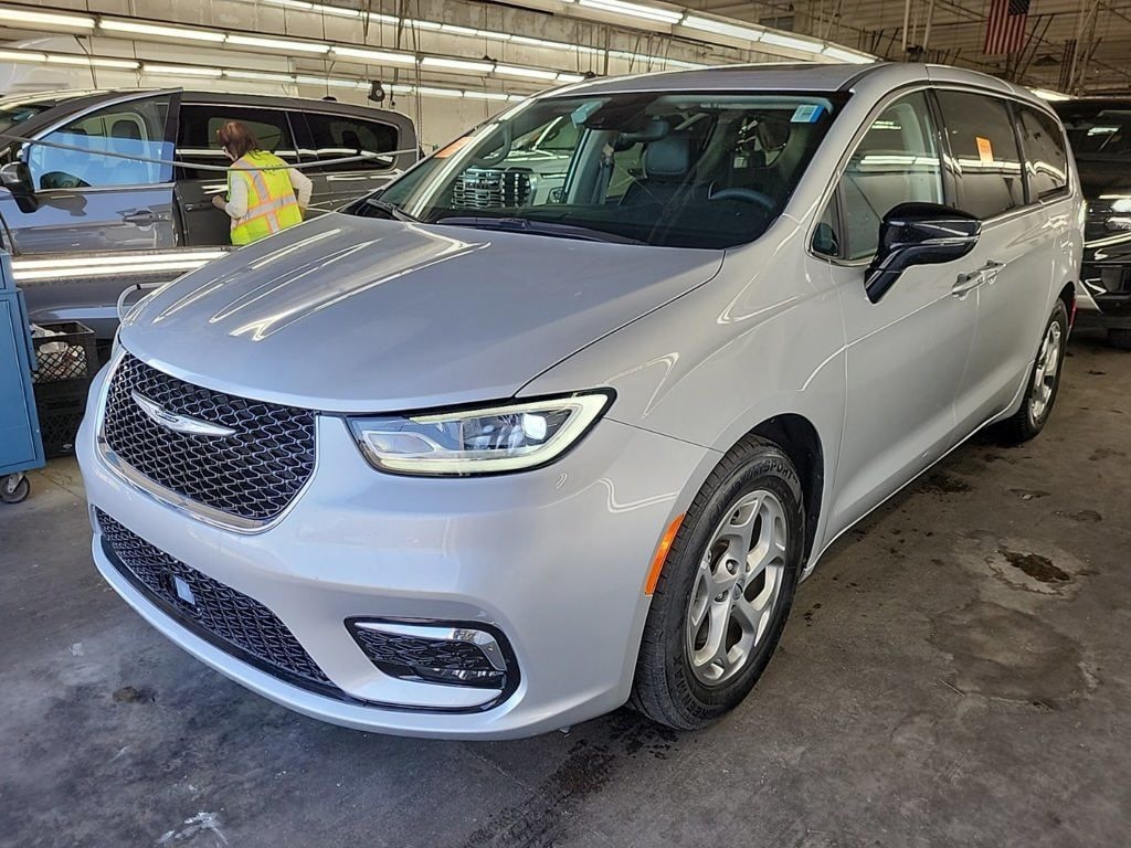 Certified 2024 Chrysler Pacifica Limited Minivan/Van