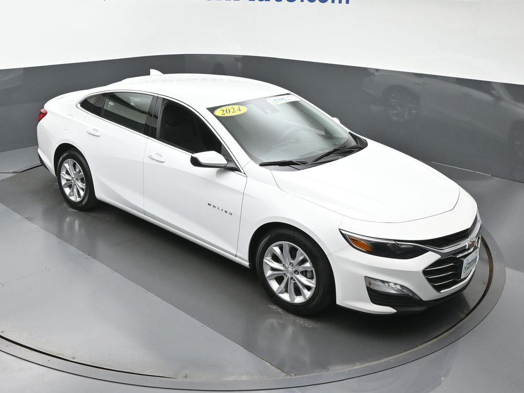 2024 Chevrolet Malibu 1LT photo 2