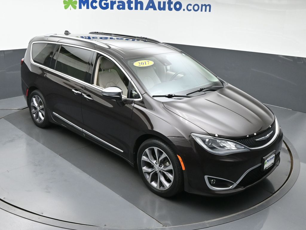 2017 Chrysler Pacifica Limited photo 2