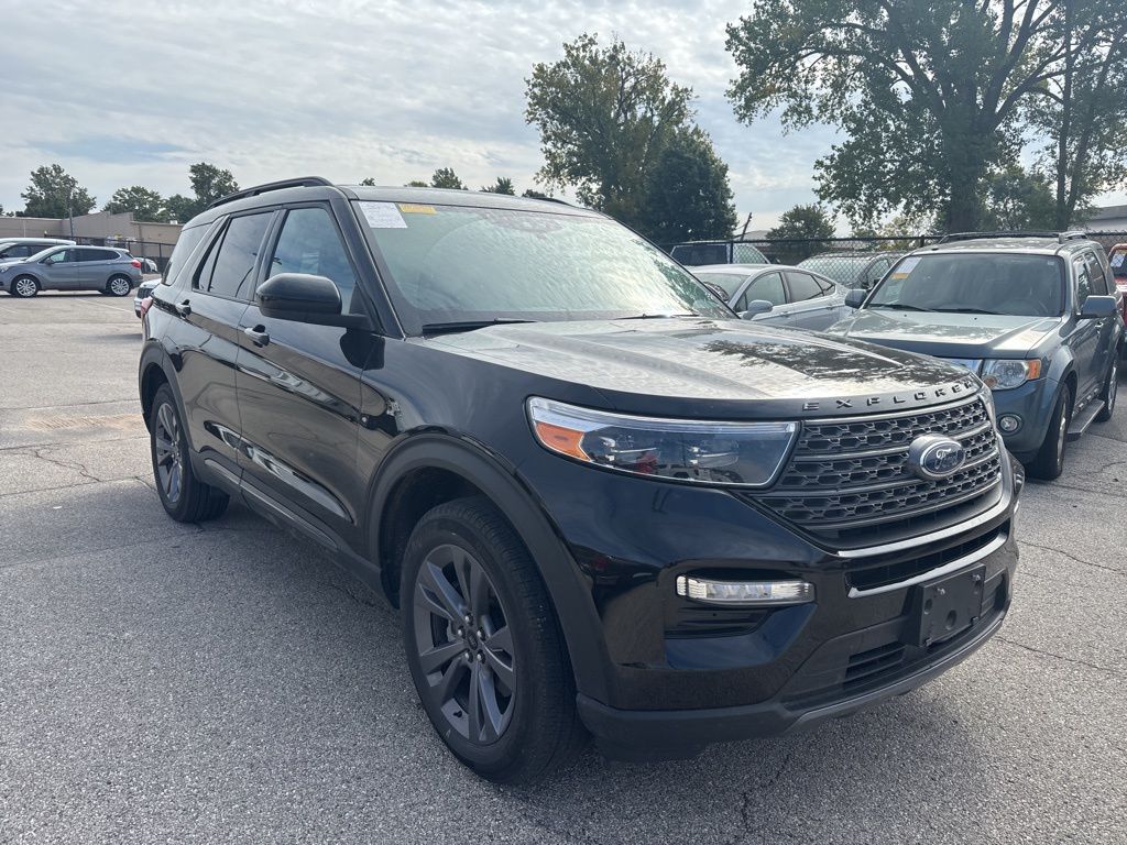 2023 Ford Explorer XLT photo 2