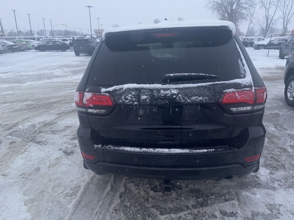 2017 Jeep Grand Cherokee Altitude photo 3