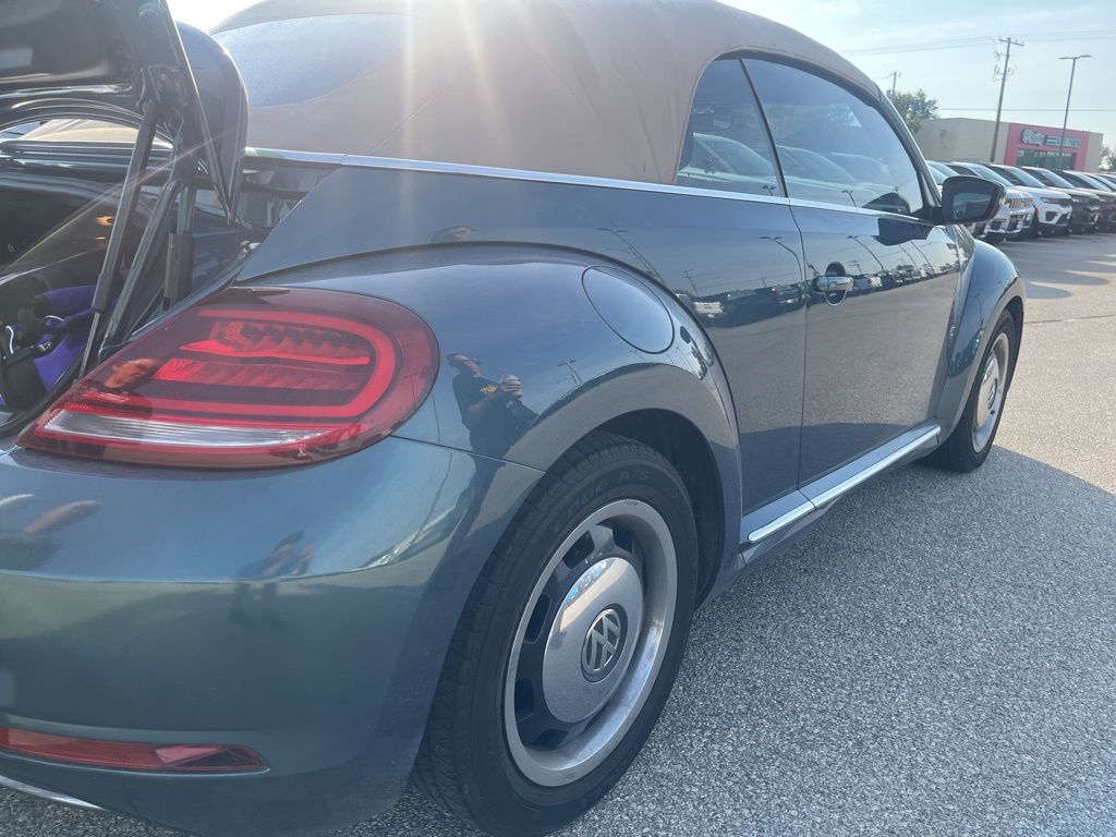 2018 Volkswagen Beetle S photo 4