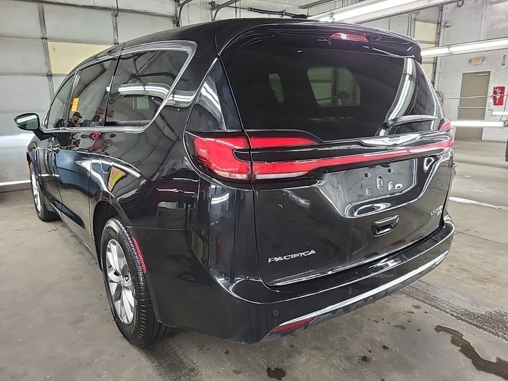 Certified 2026 Chrysler Pacifica Limited Minivan/Van