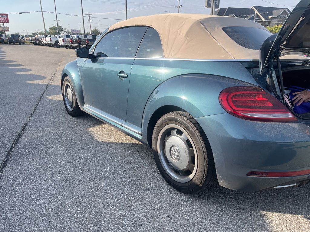 2018 Volkswagen Beetle S photo 3
