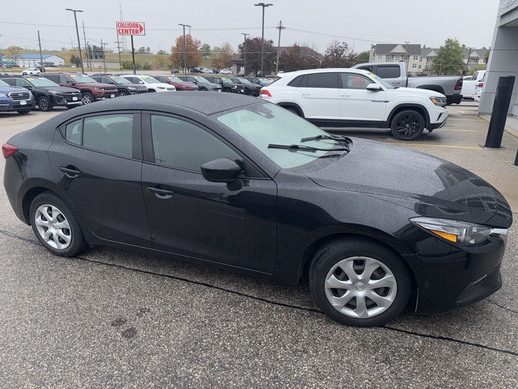 2018 Mazda Mazda3 Sport photo 2