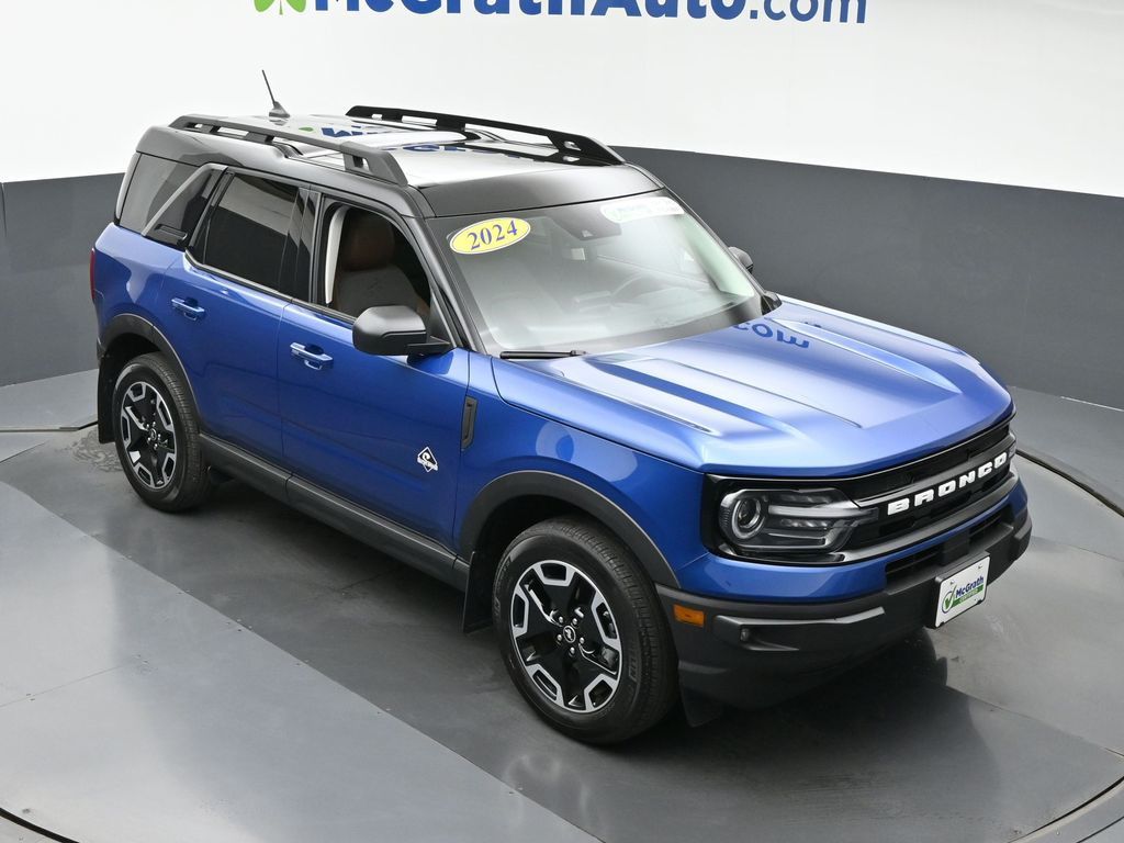 2024 Ford Bronco Sport Outer Banks photo 2