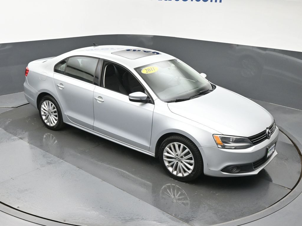 Used 2011 Volkswagen Jetta SEL Sedan