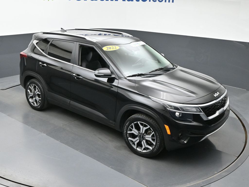 2022 Kia Seltos EX photo 2
