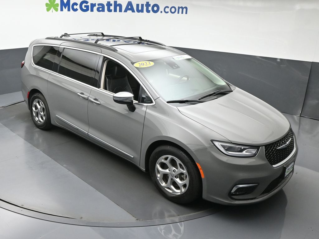 2023 Chrysler Pacifica Limited photo 2