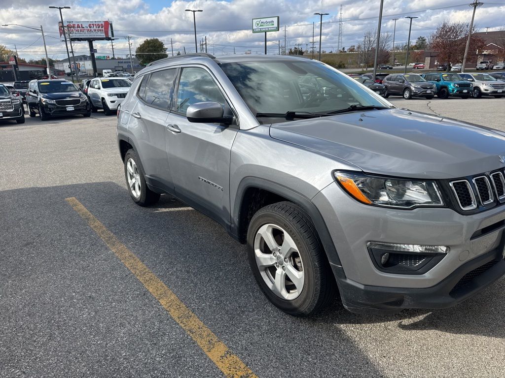 2019 Jeep Compass Latitude photo 2