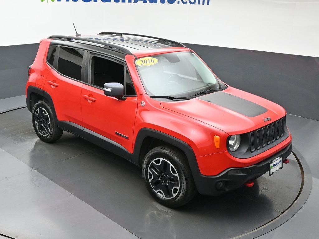 2016 Jeep Renegade Trailhawk photo 2