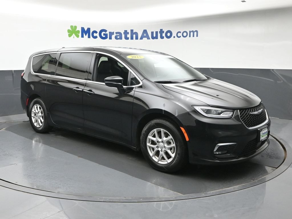 Certified 2025 Chrysler Pacifica Select Minivan/Van