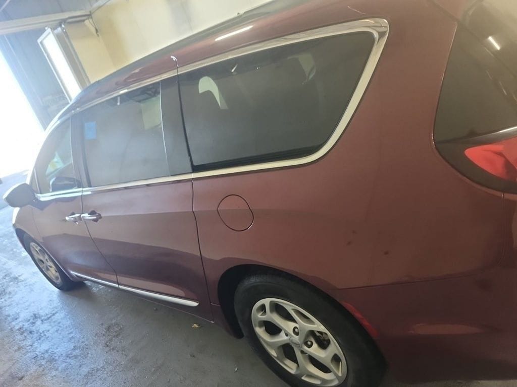 Certified 2023 Chrysler Pacifica Limited Minivan/Van
