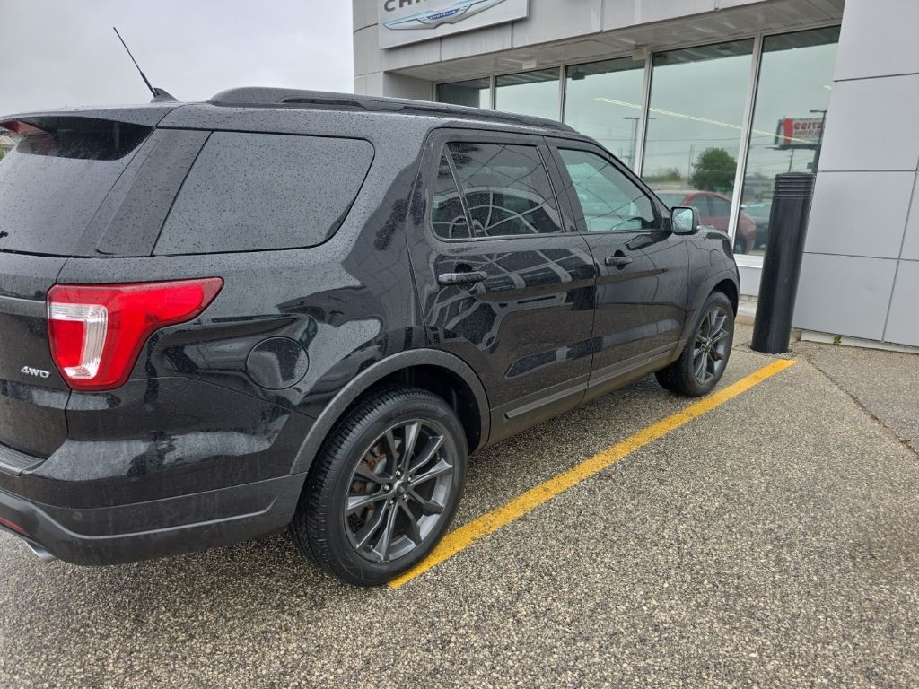 2019 Ford Explorer XLT photo 2