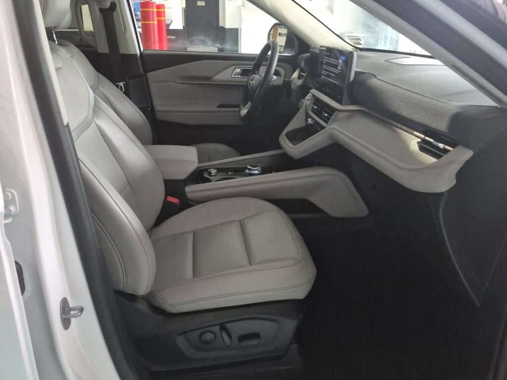 Used 2025 Ford Explorer Active SUV