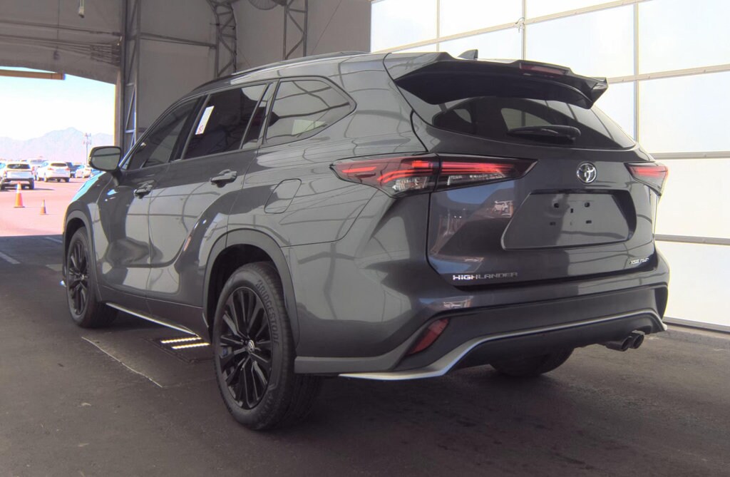Used 2025 Toyota Highlander LE SUV