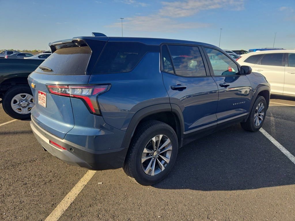 2025 Chevrolet Equinox LT photo 2