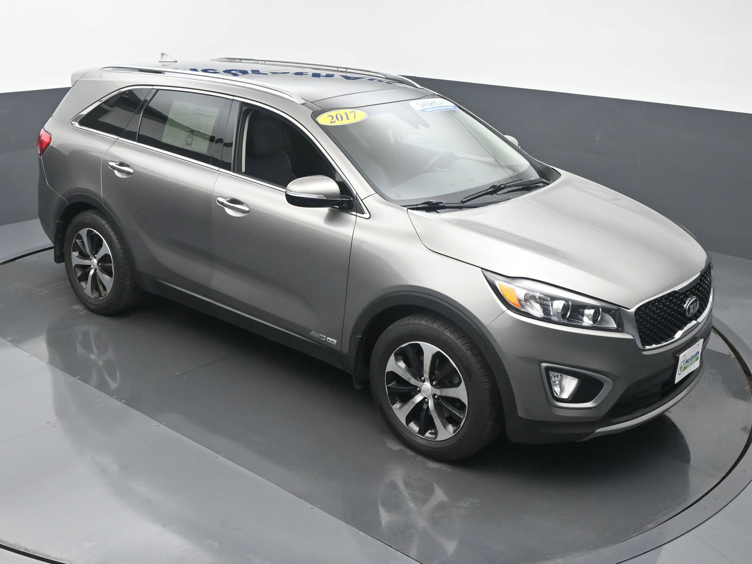 Used 2017 Kia Sorento EX with VIN 5XYPHDA52HG229990 for sale in Cedar Rapids, IA