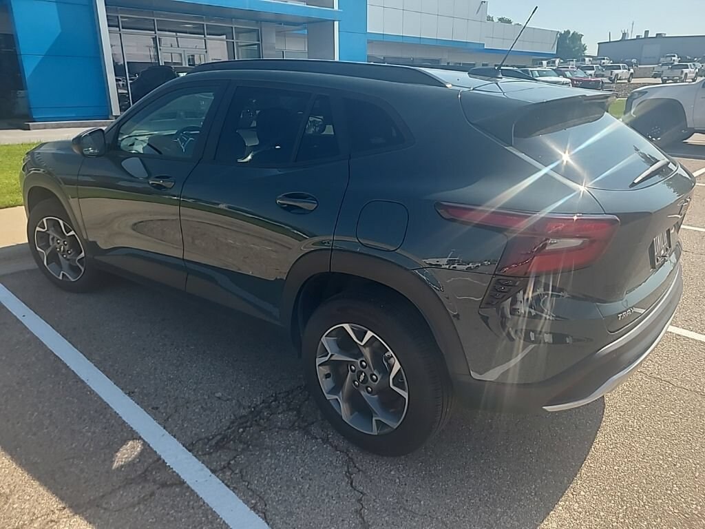 Used 2025 Chevrolet Trax LT SUV