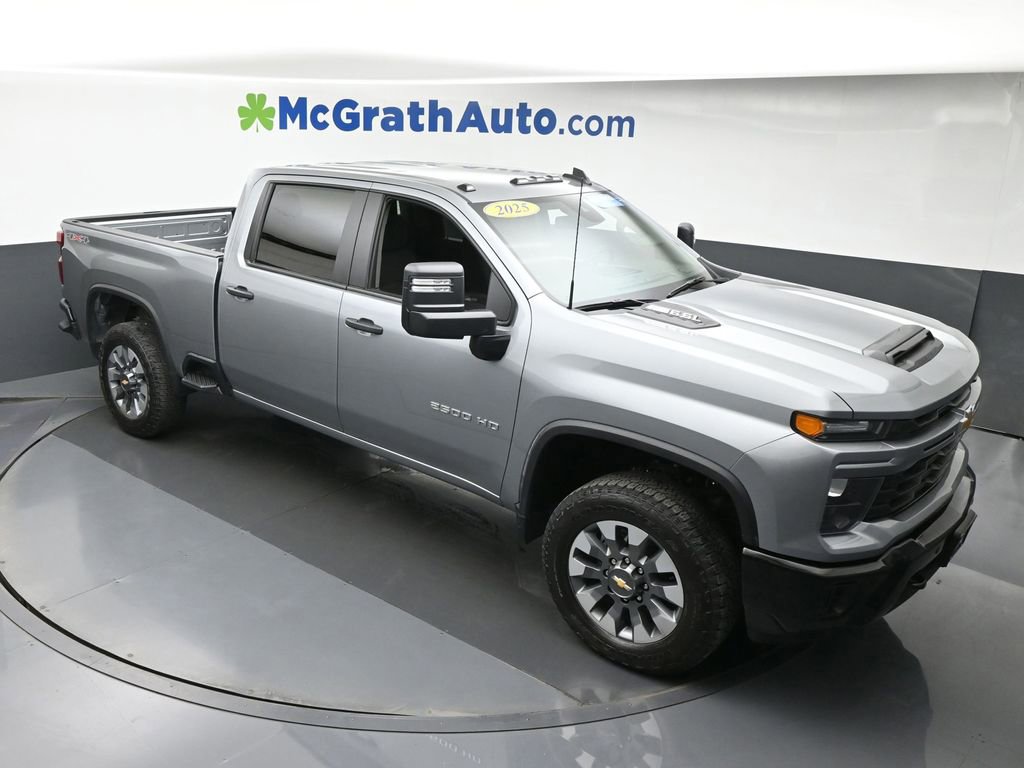 2025 Chevrolet Silverado 2500HD Custom photo 2