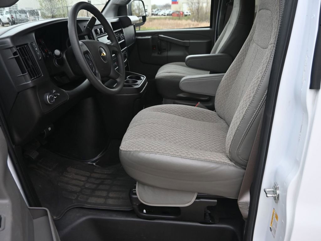 2025 Chevrolet Express Passenger LT - Photo 20