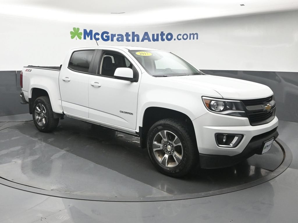 Used 2017 Chevrolet Colorado Z71 with VIN 1GCGTDENXH1157333 for sale in Cedar Rapids, IA