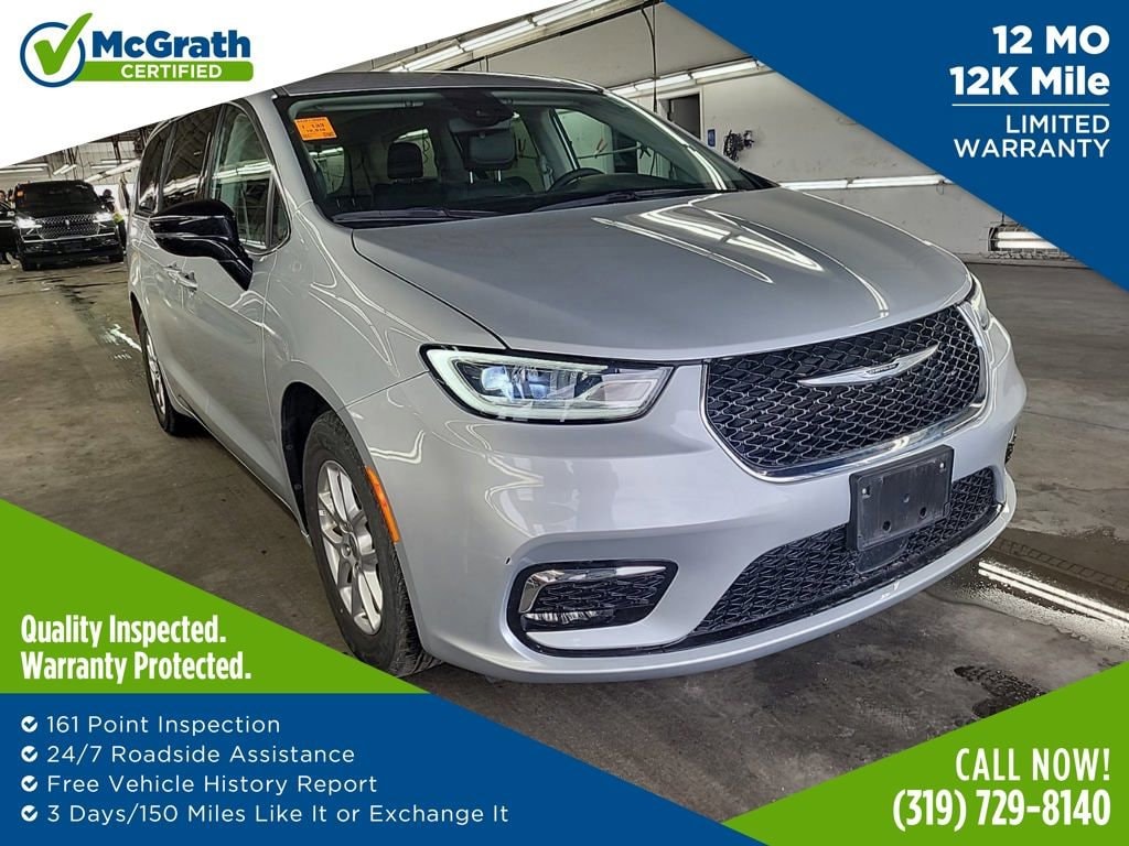 2024 Chrysler Pacifica Touring L's photo