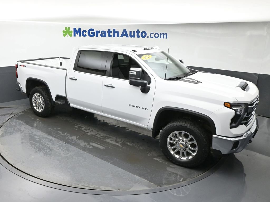 2025 Chevrolet Silverado 2500HD LTZ photo 2