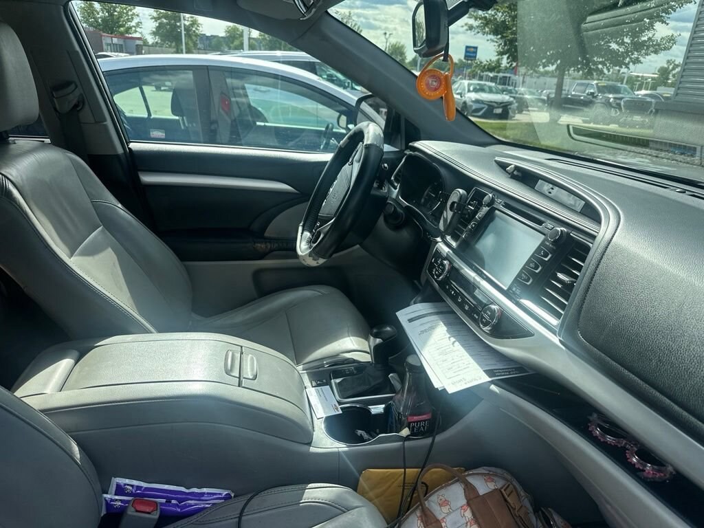 Used 2016 Toyota Highlander XLE SUV