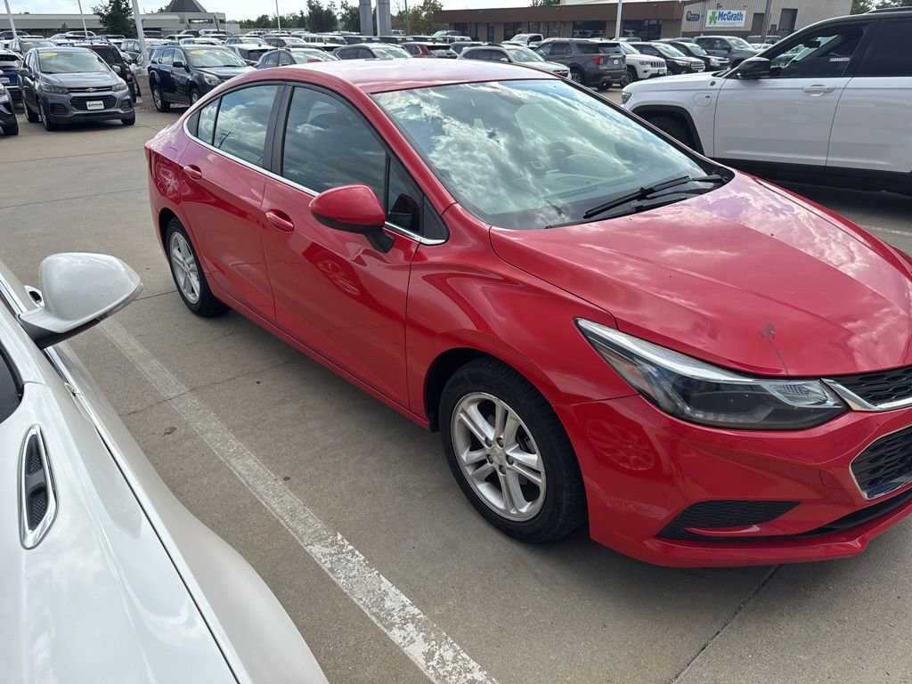 2017 Chevrolet Cruze LT photo 3