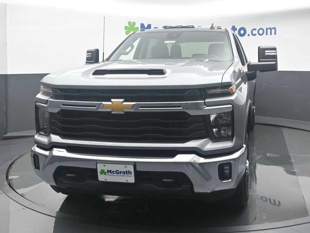 2025 Chevrolet Silverado 2500HD LT photo 3