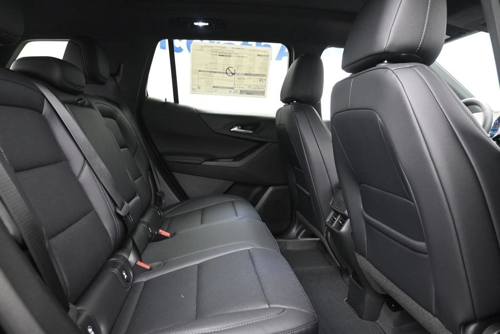 2027 Chevrolet Equinox LT - Photo 10
