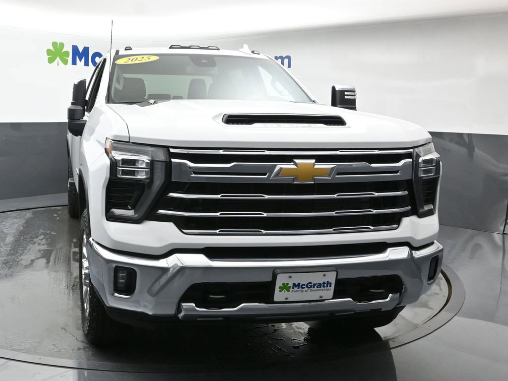 2025 Chevrolet Silverado 2500HD LTZ photo 3