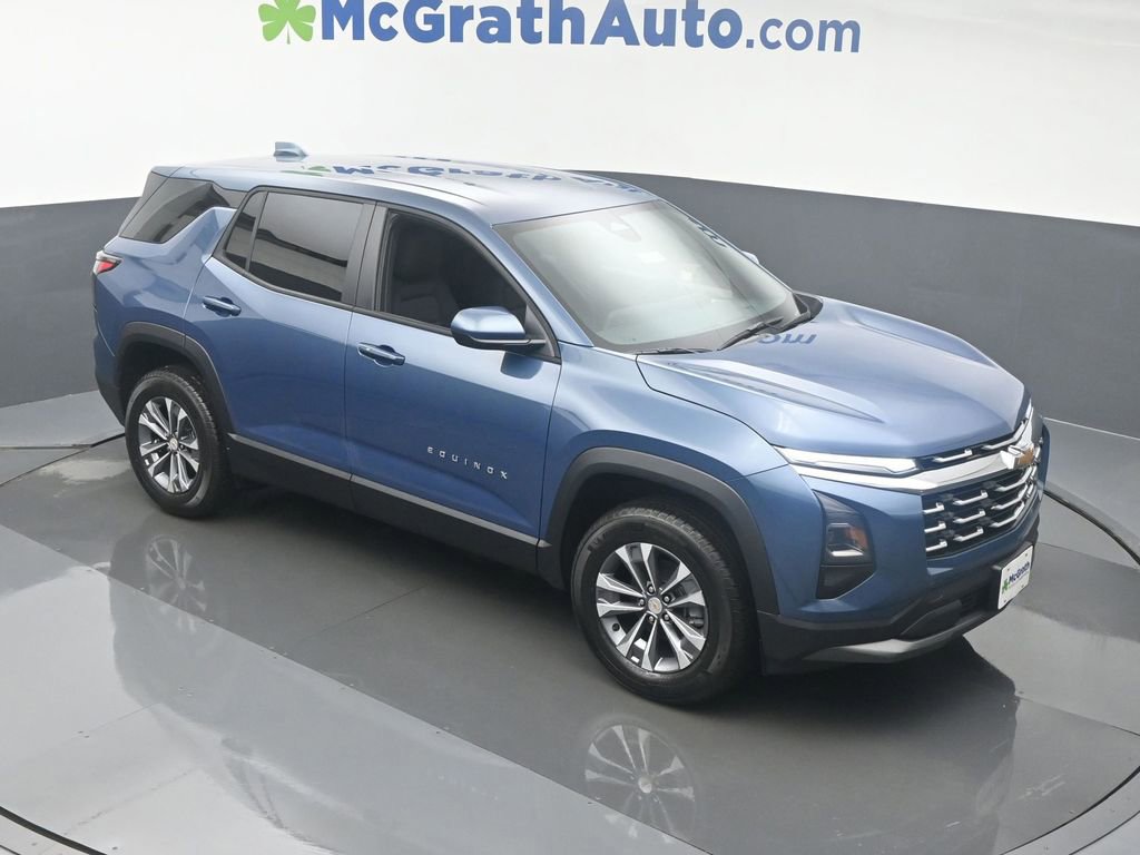 2025 Chevrolet Equinox LT photo 2