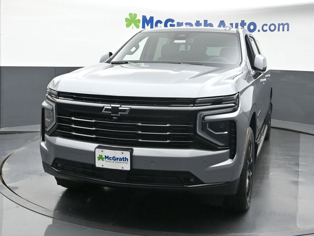 2025 Chevrolet Suburban RST photo 3