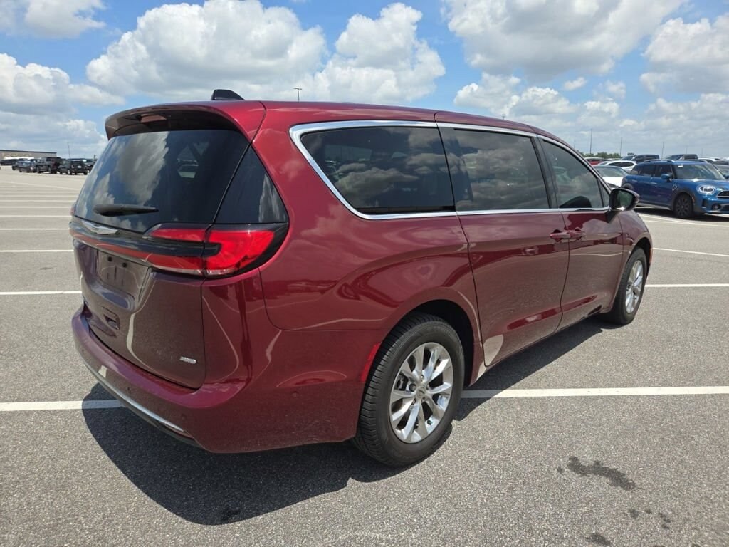 Used 2023 Chrysler Pacifica Touring L Van Passenger Van