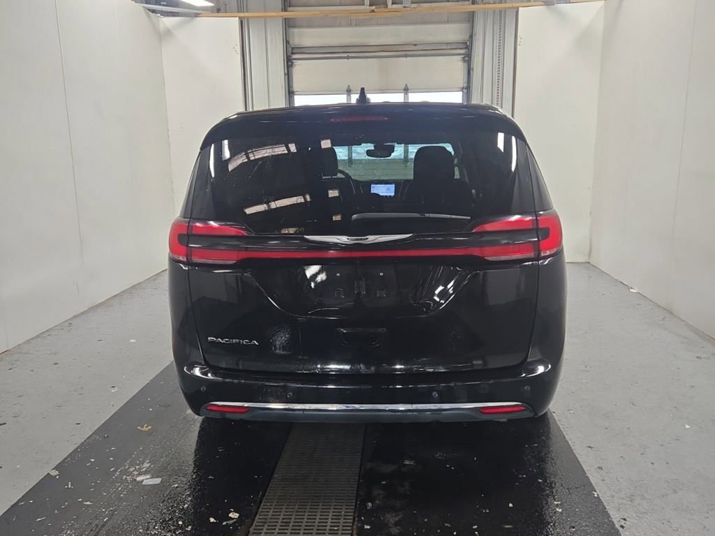 2024 Chrysler Pacifica Touring L photo 3