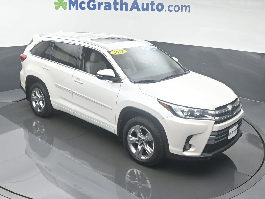 Used 2017 Toyota Highlander Limited with VIN 5TDDZRFH2HS359559 for sale in Cedar Rapids, IA