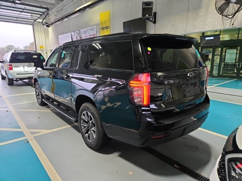 2023 Chevrolet Suburban Z71 photo 3