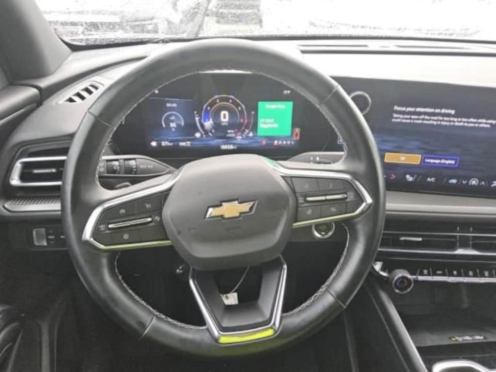 Used 2025 Chevrolet Traverse LT SUV