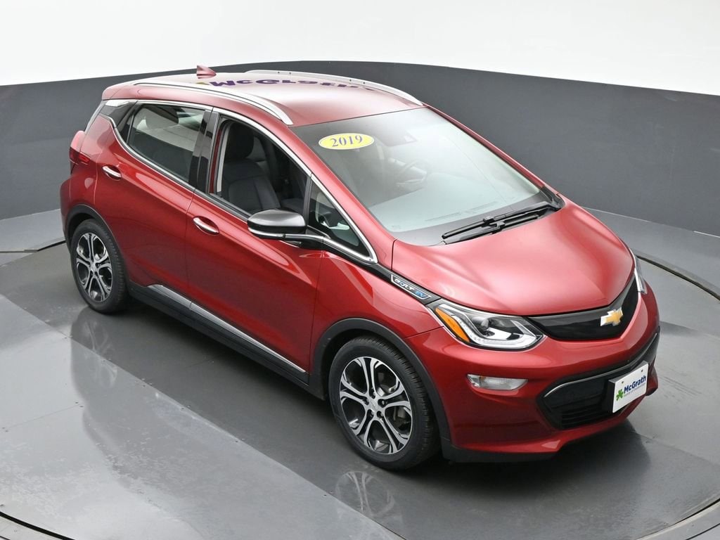 Used 2019 Chevrolet Bolt EV Premier with VIN 1G1FZ6S08K4143024 for sale in Cedar Rapids, IA