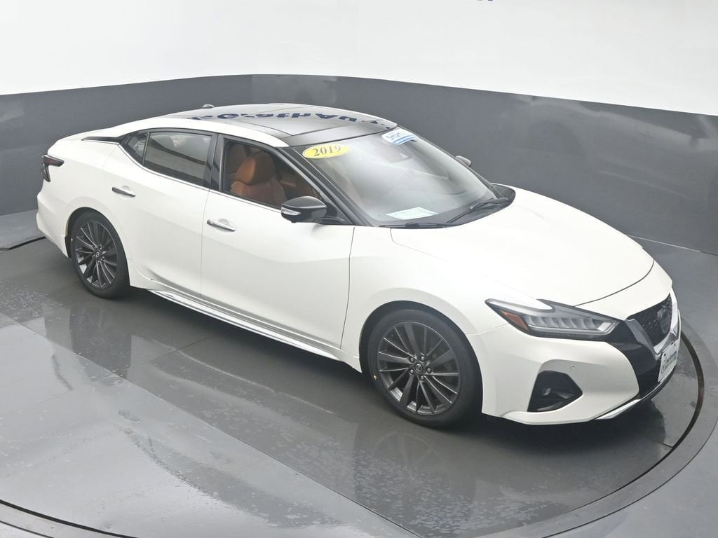 Used 2019 Nissan Maxima Platinum with VIN 1N4AA6AV9KC383572 for sale in Cedar Rapids, IA