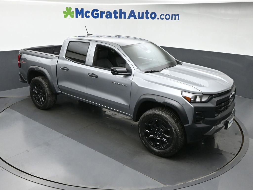 2026 Chevrolet Colorado Trail Boss photo 2