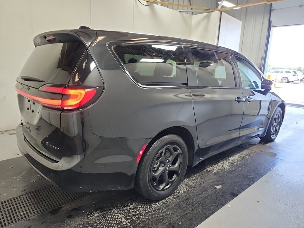 2023 Chrysler Pacifica Hybrid Limited photo 4