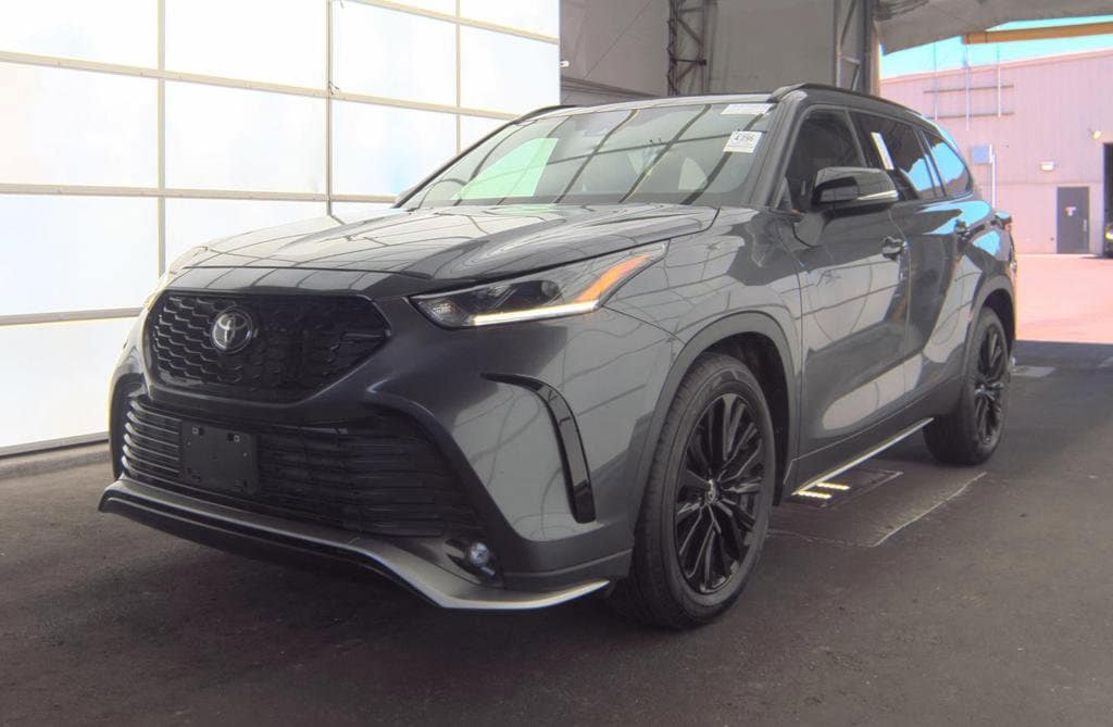 Used 2025 Toyota Highlander LE SUV