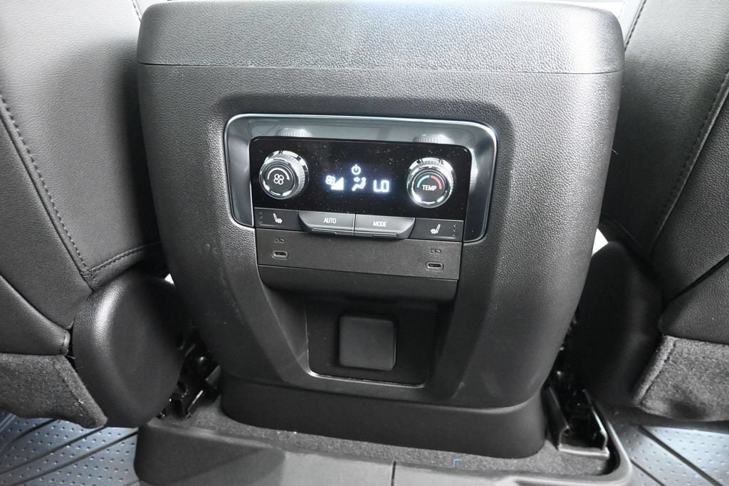 2026 Chevrolet Suburban Premier - Photo 11